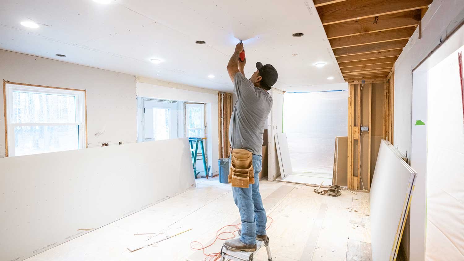 professional-drywall-installation-2190401477